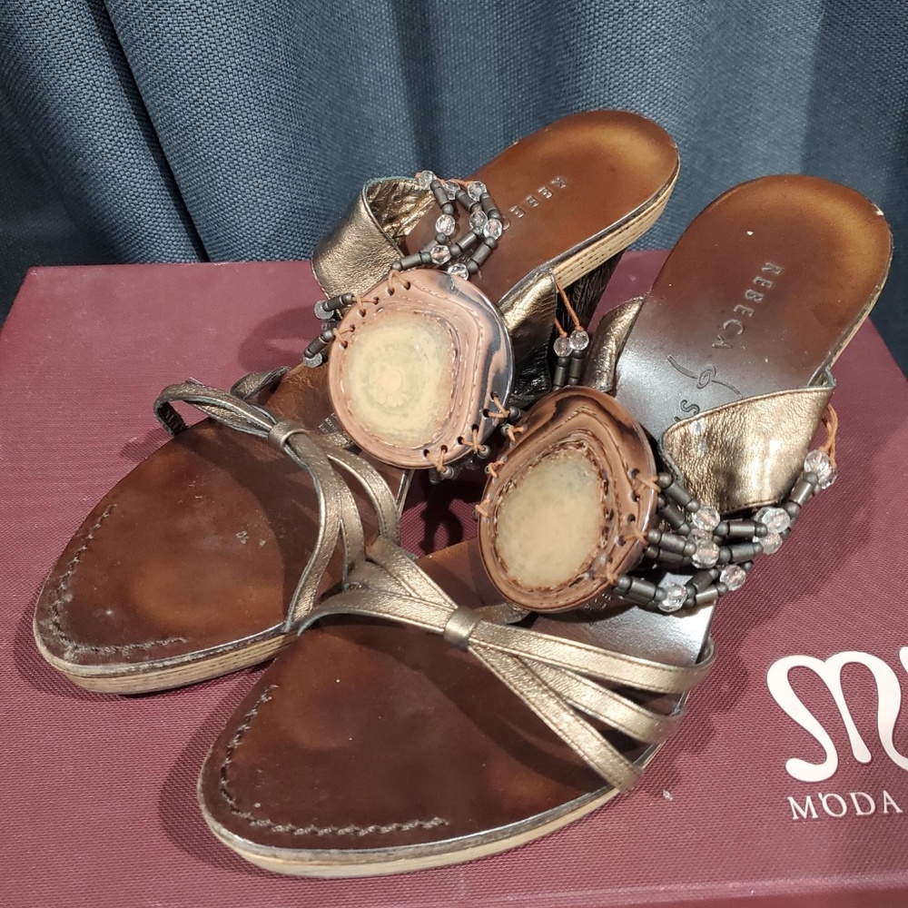 Rebecca Sanver Gold/Tan Beaded Shoes - Size 7